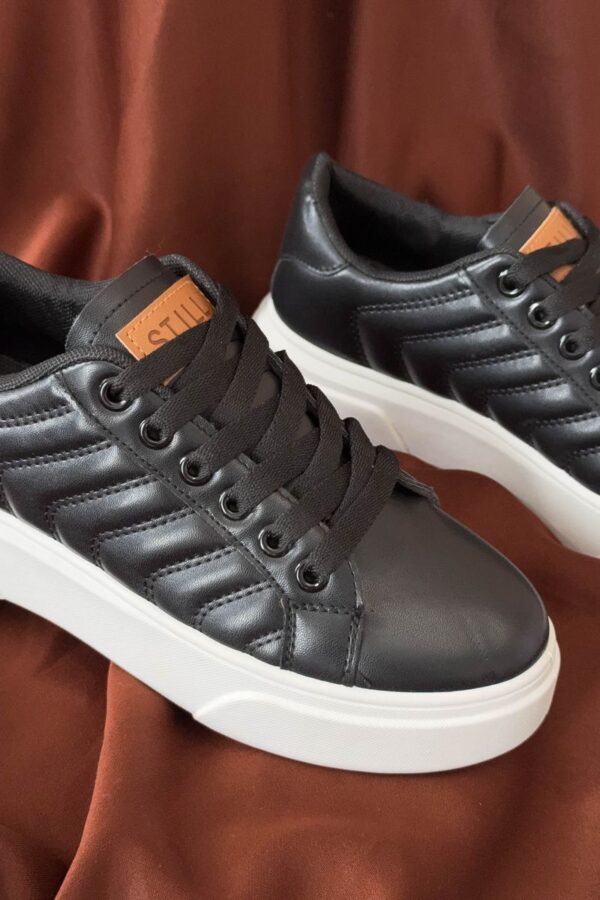 ea0ad7f5-4473-11f1-ac30-0cc47ae7dc54-1.jpeg Стильні жіночі кеди Loomy: комфорт на кожен день